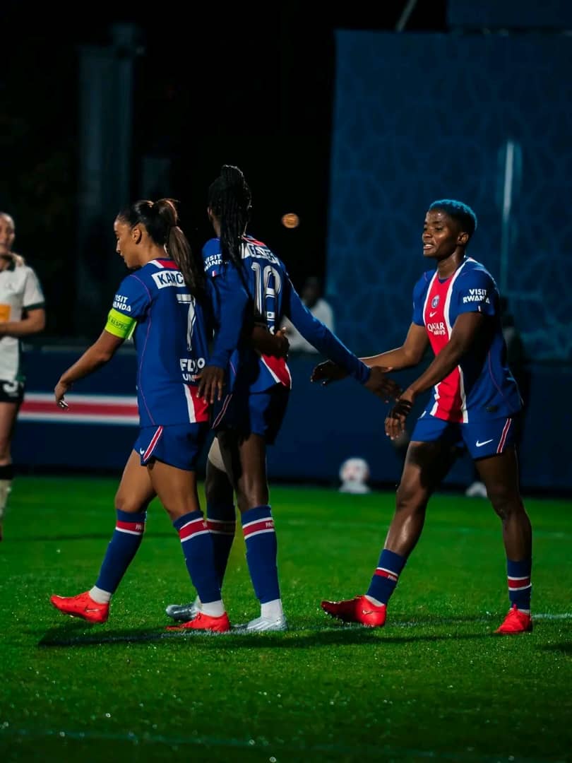 Ajibade et Echegini brillent : PSG triomphe de Fleury 3-1 en Ligue Française !