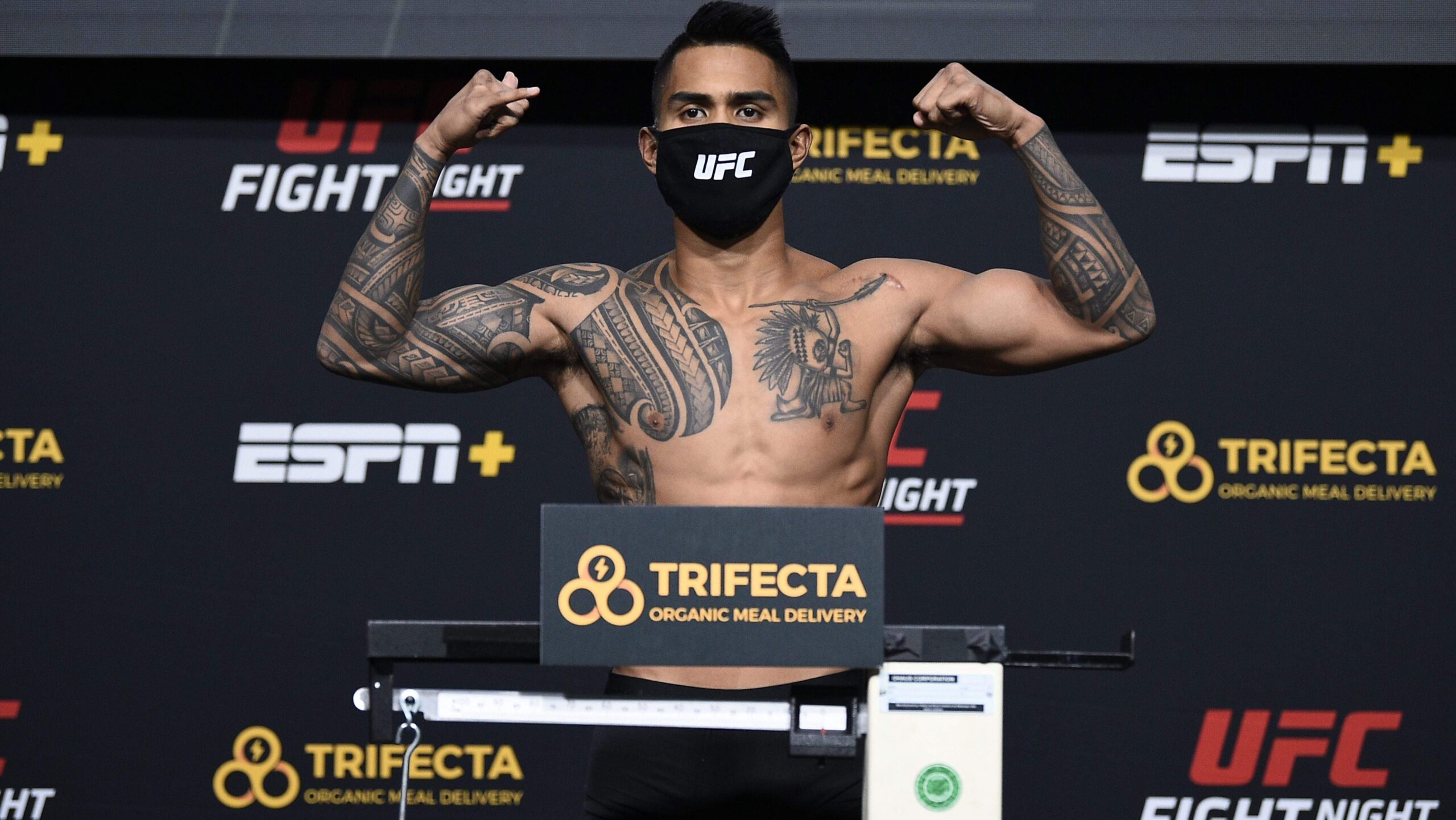 Kai Kamaka III réagit à sa défaite par KO suite à un coup de pied à la tête lors de l'UFC Vegas 122