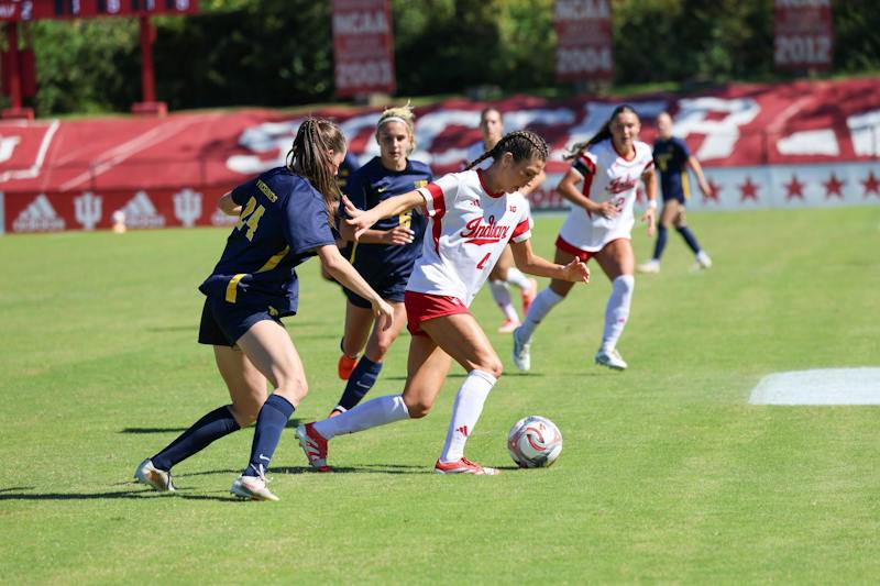 Le football féminin de l’Indiana retrouve son rythme offensif lors d’une défaite 2-3