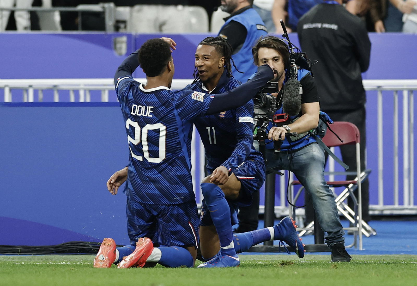 La Pépite du PSG, Desire Doue, Comparée à Neymar Après un Contrôle Éblouissant !
