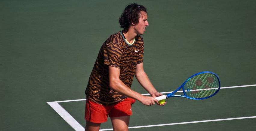 Le jeune tennismen Ivanovo Egor Shcherbakov fait sensation : il lance son ascension dans les tournois seniors