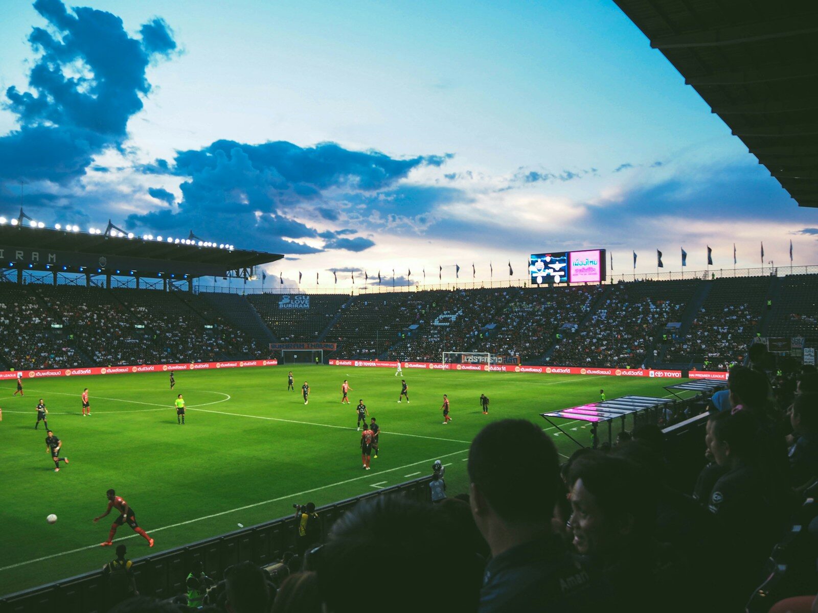 Monaco en Tête, PSG à la Traîne, Marseille en Détresse !