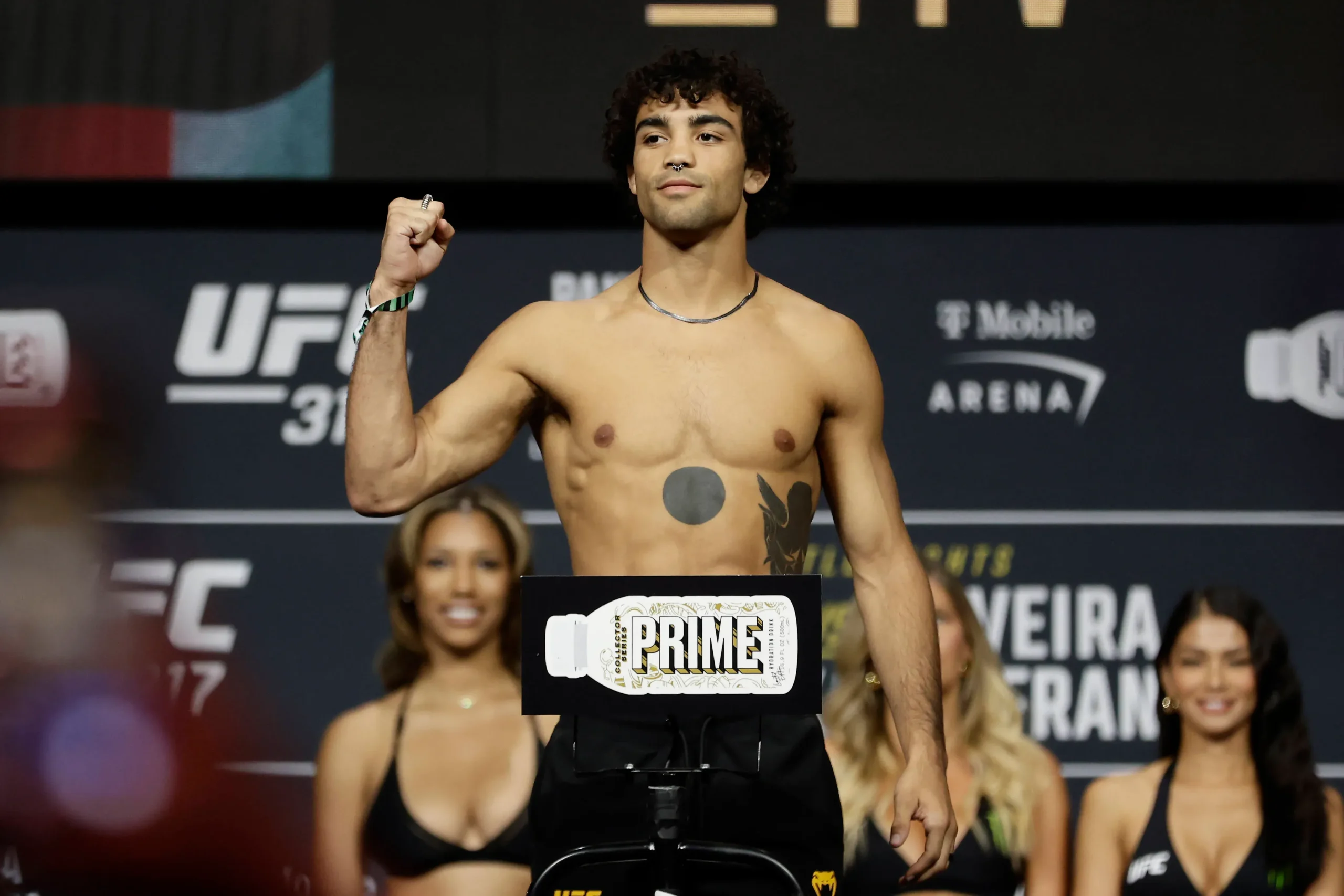 Résultats de la pesée UFC 332 : un combattant échoue à la pesée