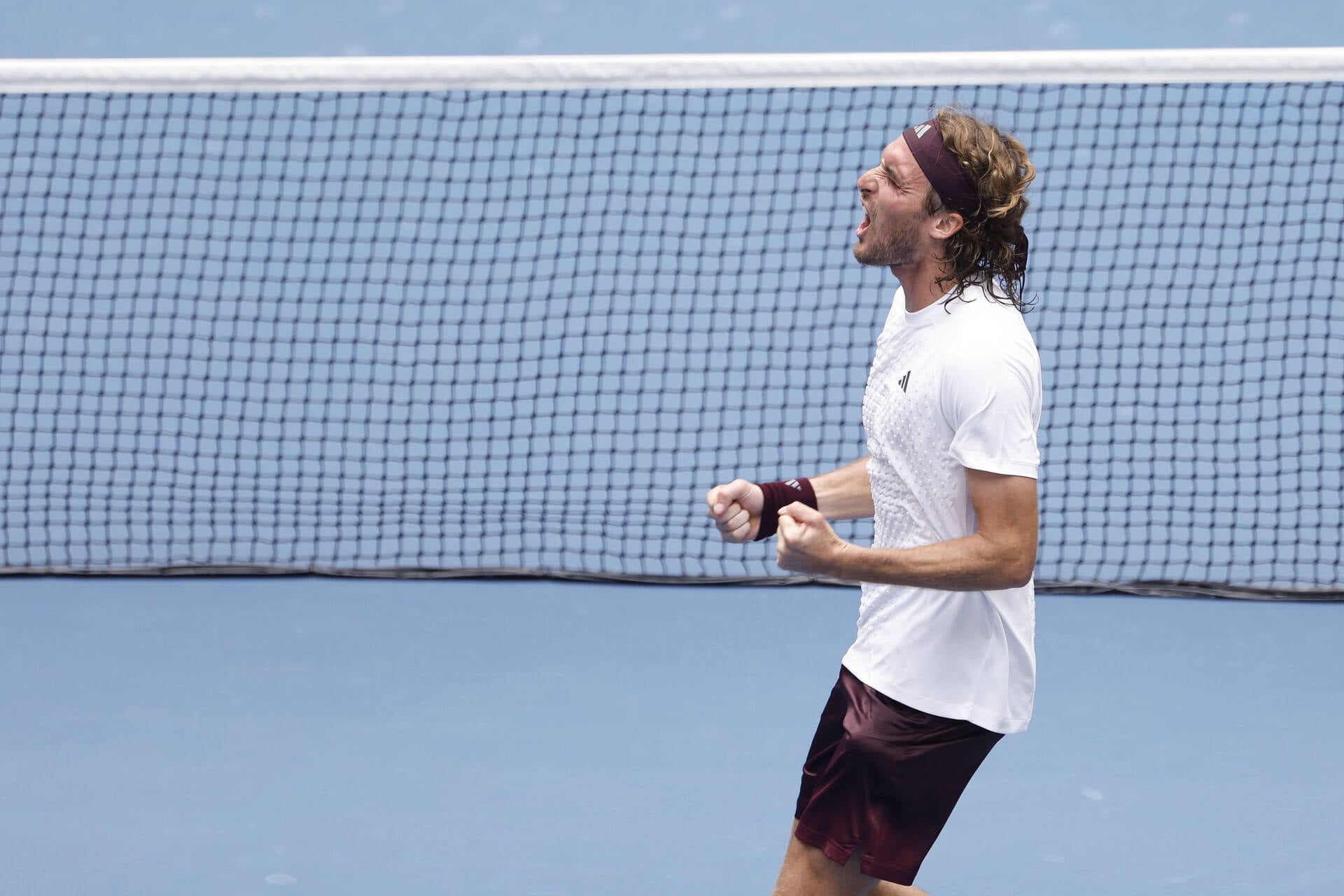 Tsitsipas renverse la partie et file en huitièmes au Japon