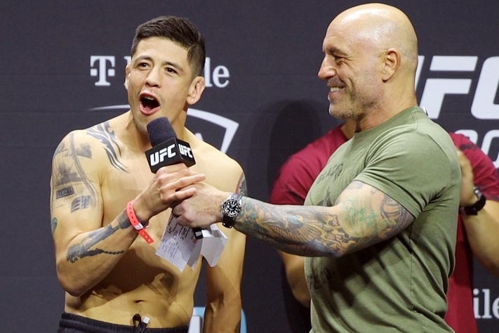 Brandon Moreno affronte Asu Almabayev dans un affrontement explosif à Mexico !