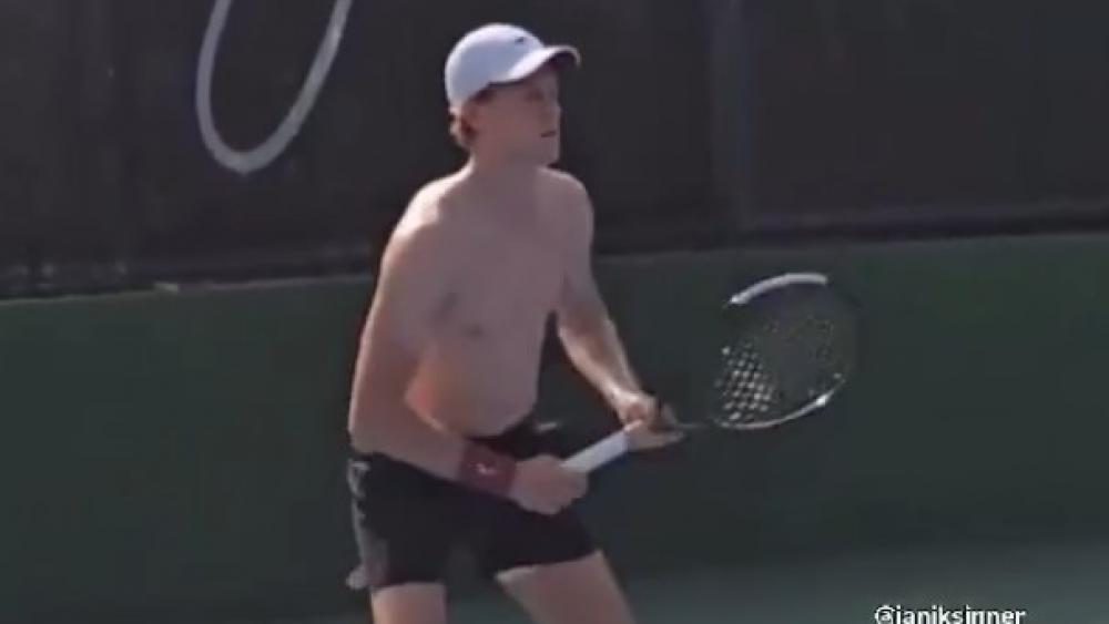 À Dubaï : Sinner s’amuse avec Laila et transpirent sur le court - Tennis