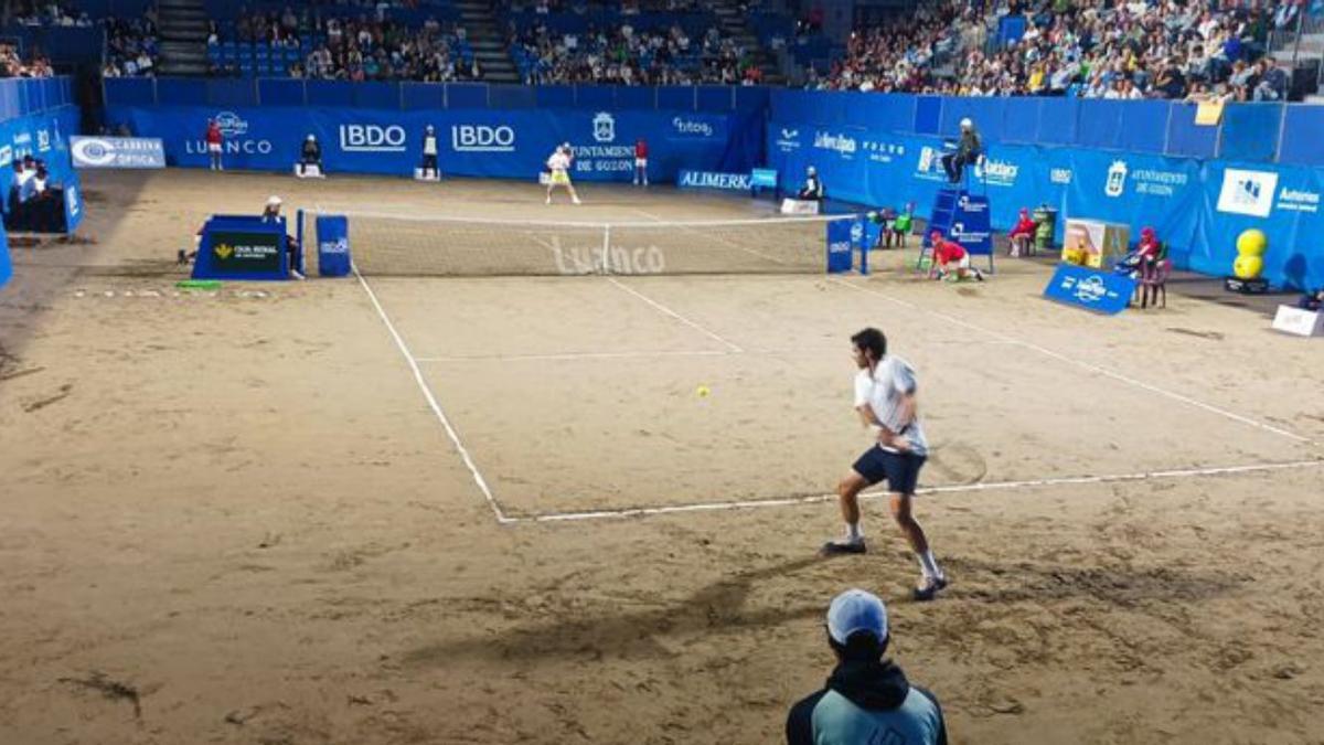 Adieu au tournoi de tennis de la plage de Luanco : un dernier revers saisissant !