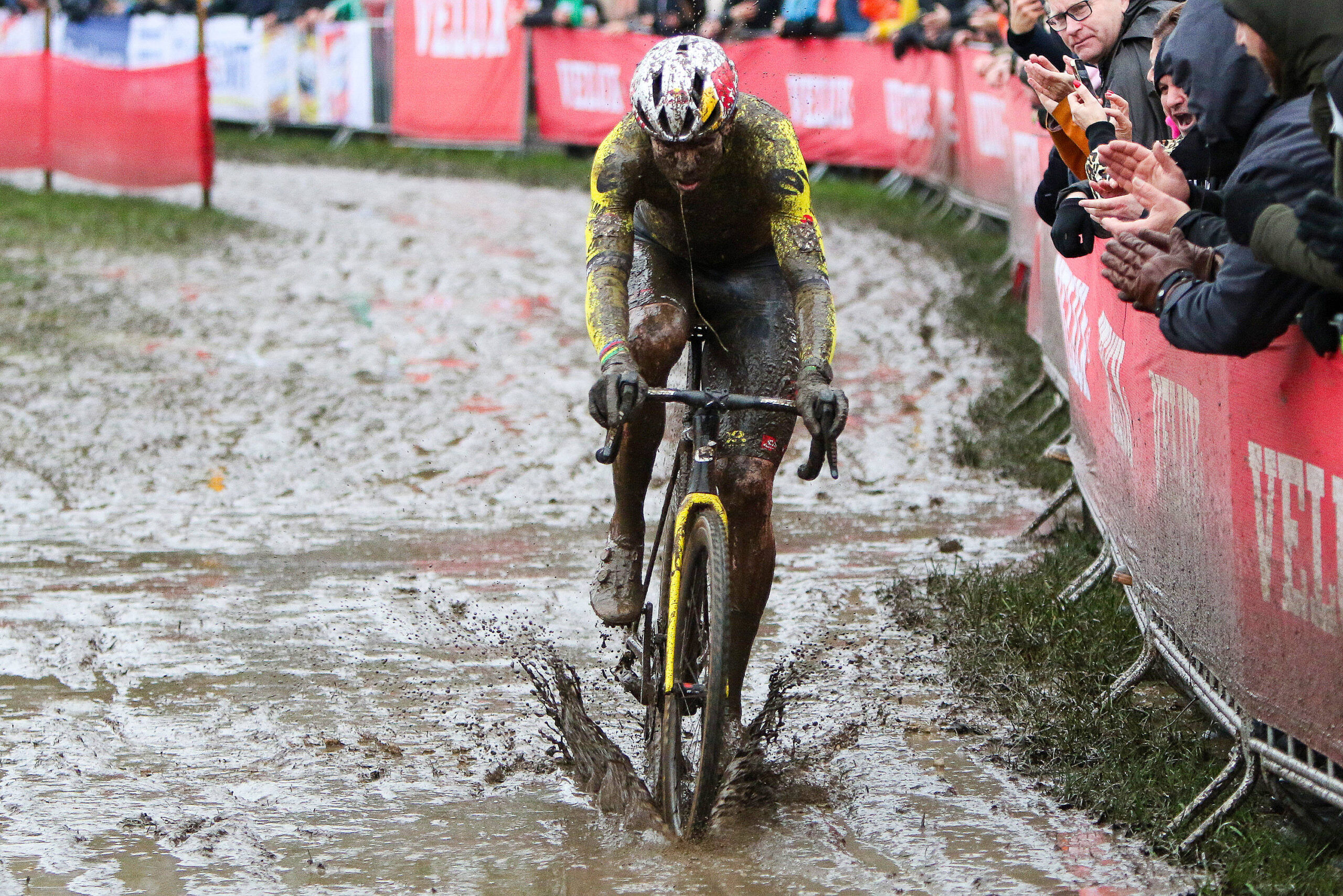 Aperçu captivant du Cyclocross World Cup Dendermonde 2025 !