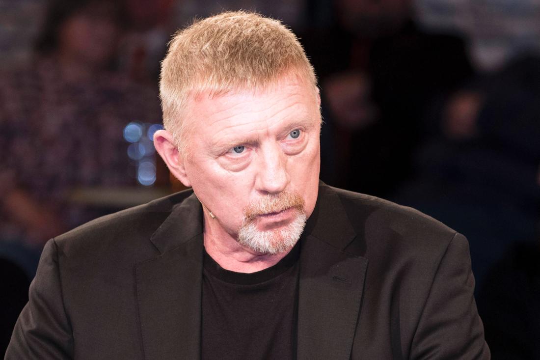 Boris Becker lors d'une talk-show, affirmant son choix de vie en Italie.