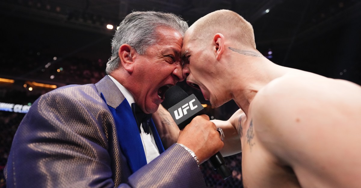 Bruce Buffer refuse de prendre sa retraite et se prépare à annoncer l'UFC 400 !