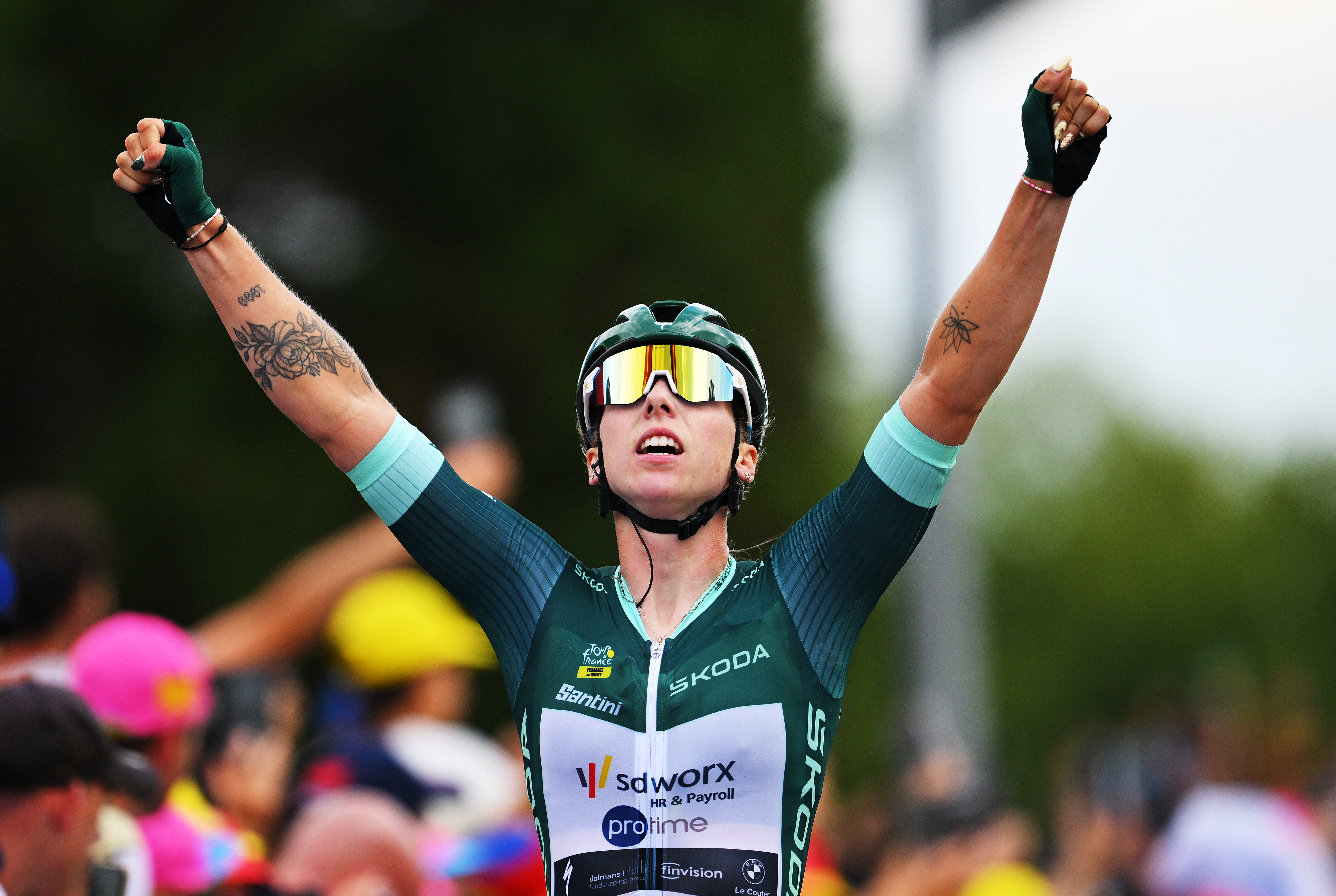 Lorena Wiebes portant le maillot vert au Tour de France Femmes