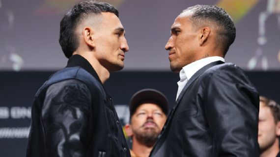 Max Holloway et Charles Oliveira