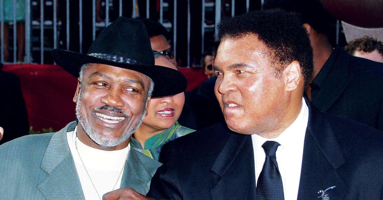 Joe Frazier déclare qu'un homme seul est le plus grand poids lourd de tous les temps : "Il battrait Muhammad Ali"