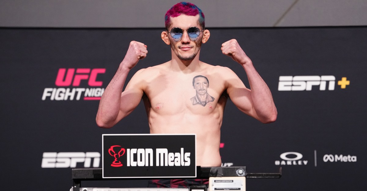 Le coup de maître : un combattant des poids plumes de l'UFC prend près de 23 kilos en 9 jours après une victoire explosive !