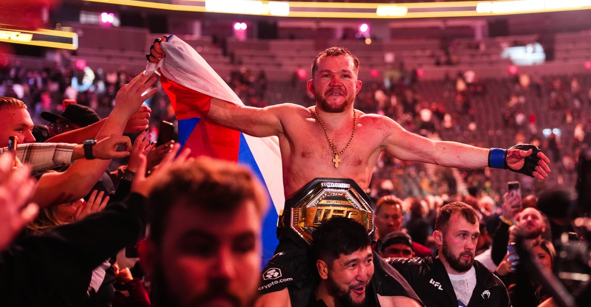 Petr Yan a-t-il réalisé la meilleure performance de l'année en battant Merab Dvalishvili à l'UFC 323 ?