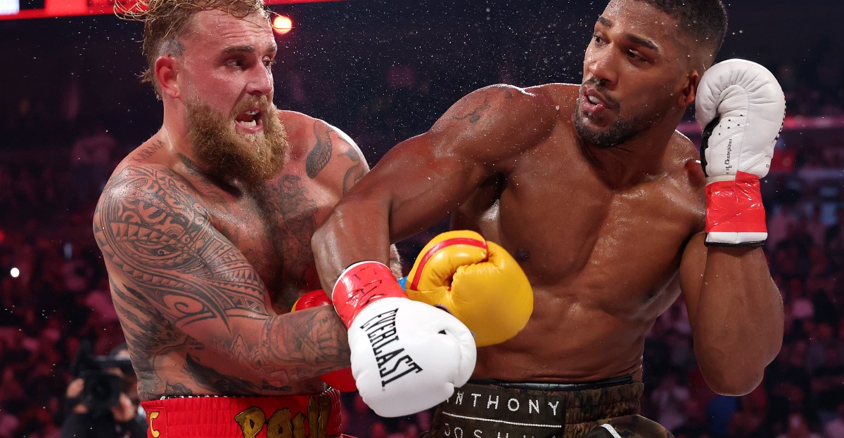 Un autre ex-champion UFC remet en question la légitimité du combat Jake Paul vs. Anthony Joshua : "Il joue avec sa nourriture"