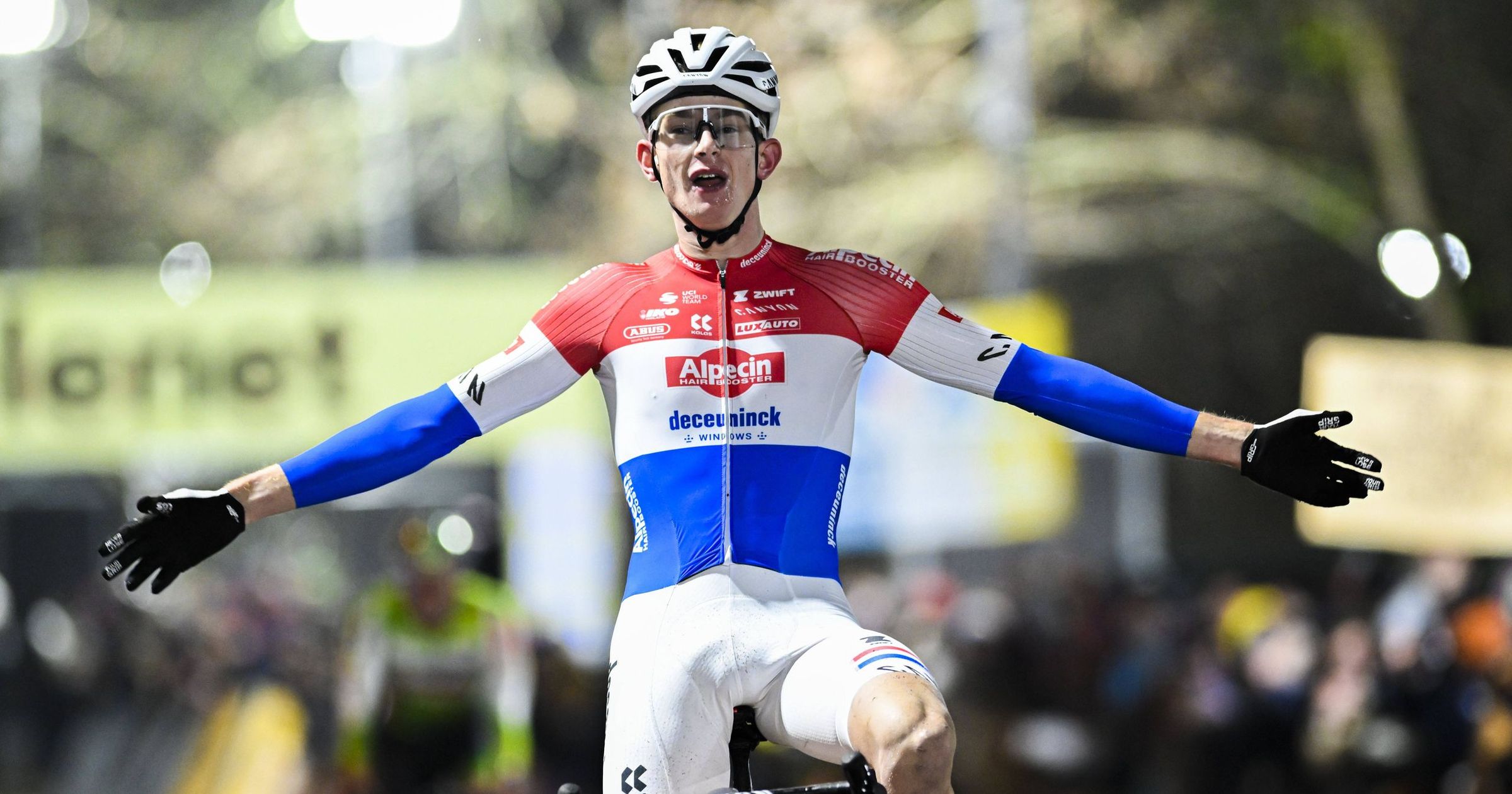 Un spectacle éblouissant malgré l'absence de Mathieu van der Poel et Wout van Aert ! Tibor del Grosso triomphe à la nocturne de Diegem après un duel épique, Filippo Fontana termine 9e.