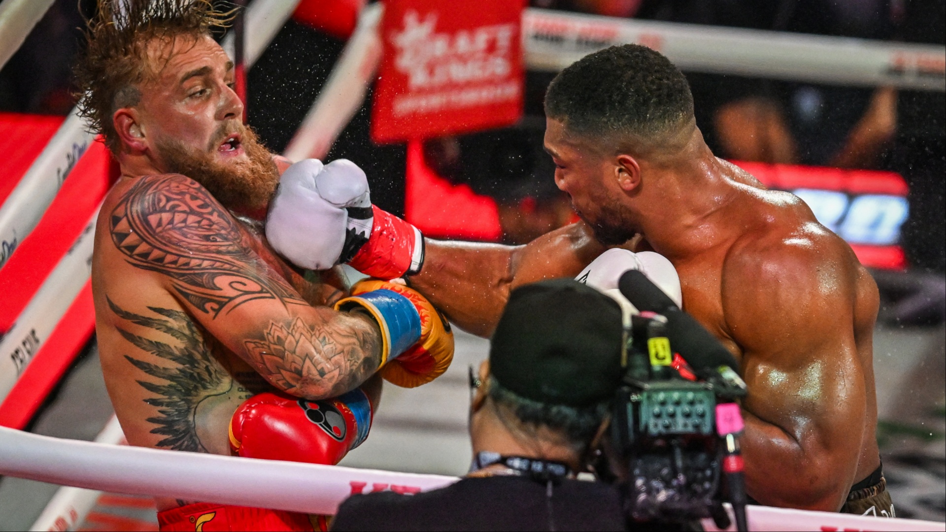 Une star de l'UFC convaincue que le combat Jake Paul vs Anthony Joshua était scénarisé après avoir vu la finition brutale du KO
