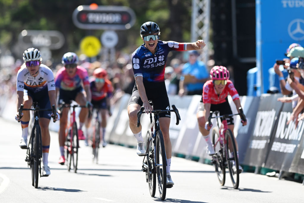 Ally Wollaston de Nouvelle-Zélande remporte la course Cadel Evans Great Ocean Road.