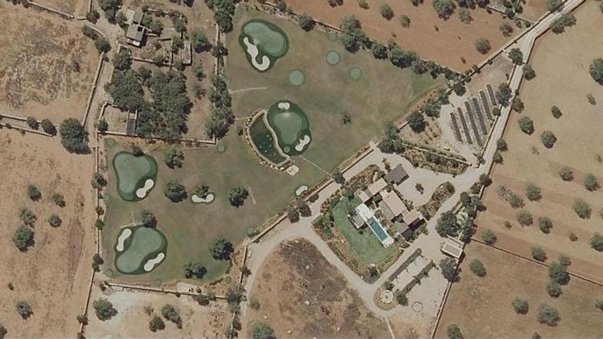 Ortofotografía aérea de una finca de Llucmajor con campo particular de golf