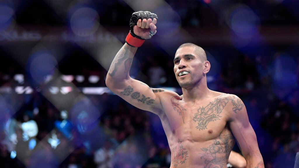 Alex Pereira prêt à se défaire de son titre des poids lourds légers pour un pari historique à l'UFC