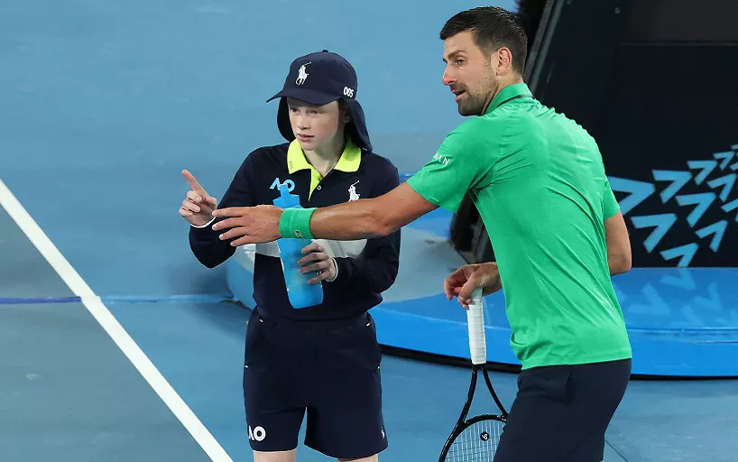 Excuses de Novak Djokovic : il frôle une balle de match avec une ramasseuse !