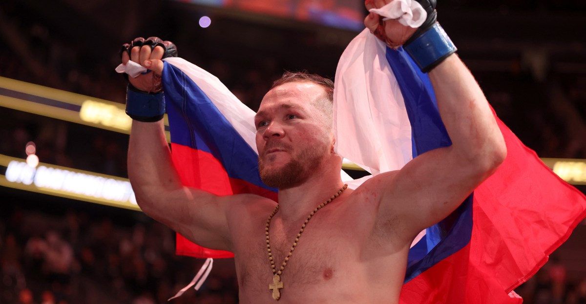 Les Officiels de l'UFC Interdisent-ils les Combattants Russes sur la Carte de la Maison Blanche ?