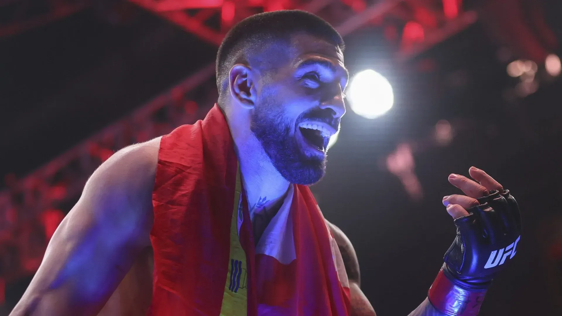 Ilia Topuria prêt à affronter Islam Makhachev