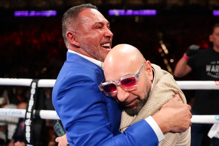 Pourquoi Oscar De La Hoya prend-il les rênes ? Le manager n'est-il pas censé faire le travail ?