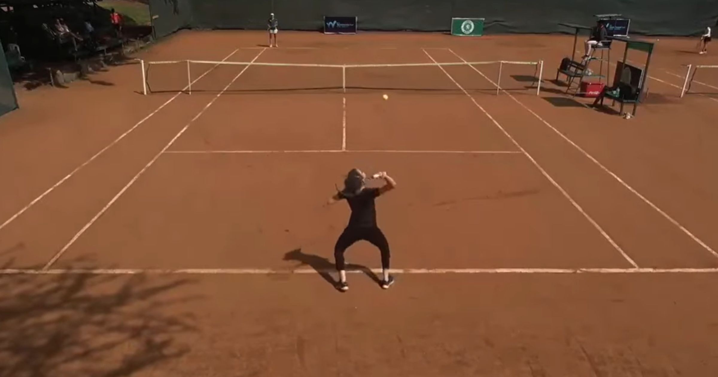 Une tenniswoman fait sensation à l’ITF de Nairobi avec une apparition étonnante - Lorena Schaedel au cœur de l’événement !