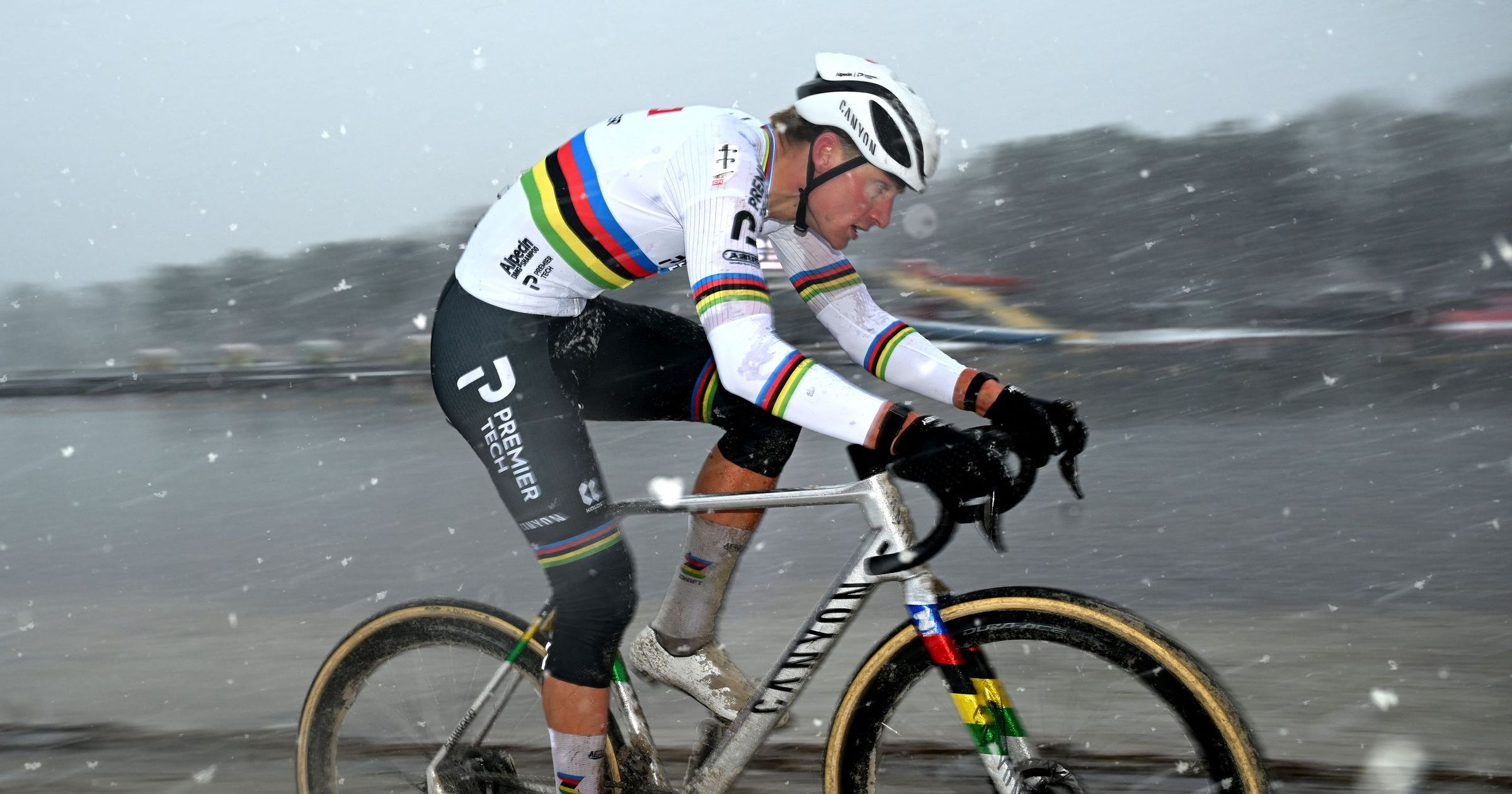 ZONHOVEN EN DIRECT ! Van der Poel pour conclure en beauté la période de Noël. Attention à Nys et de Kuil sous la neige : suivez-nous avec nos mises à jour live !