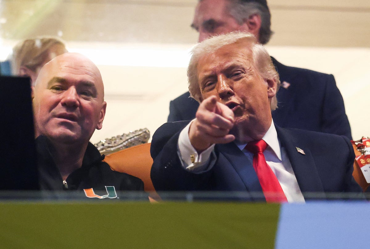 Dana White à gauche avec son ami, le président américain Donald Trump