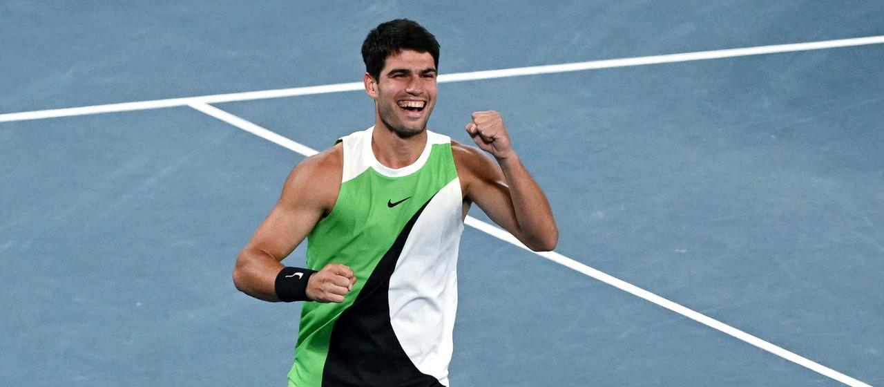 Carlos Alcaraz célèbre sa victoire à l'Open d'Australie
