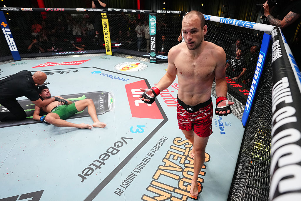 Choix Gagnants pour la Nuit UFC : Strickland contre Hernandez - Ne ratez pas nos meilleures astuces !