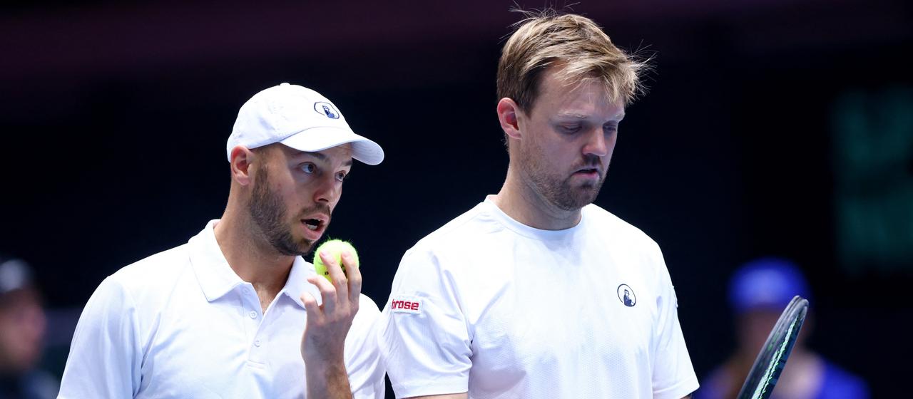 Kevin Krawietz and Tim Puetz im Spiel gegen Peru