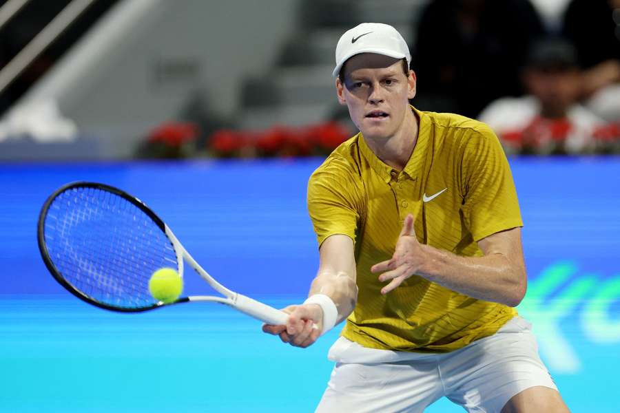 Jannik Sinner en action