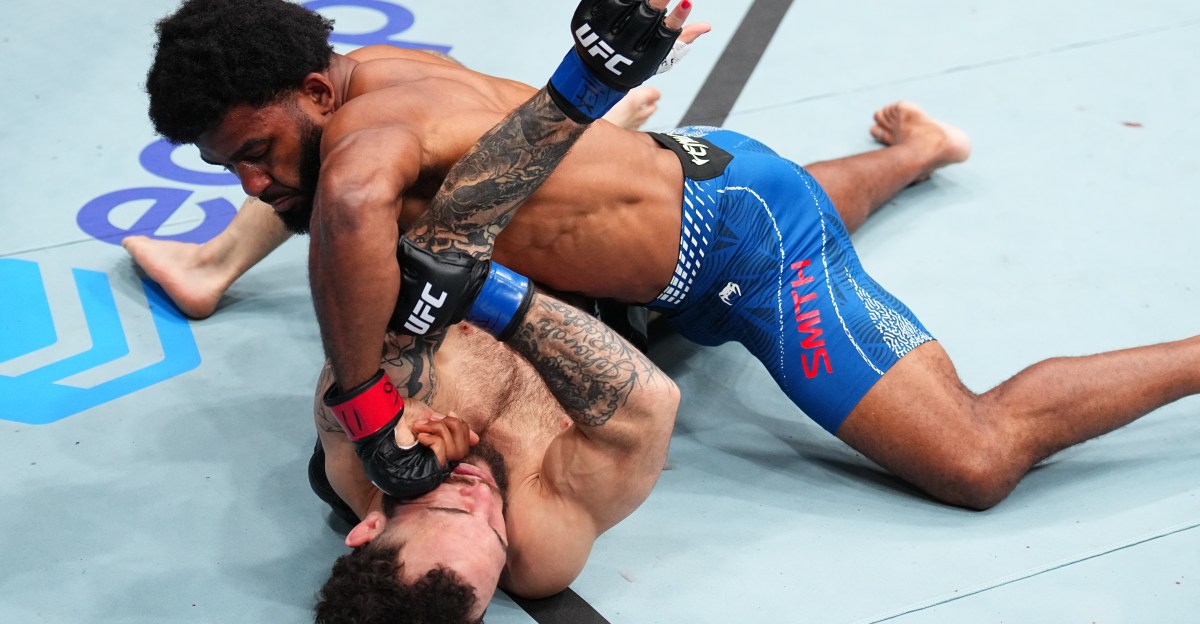 Jacobe Smith inflige un K.O. spectaculaire par ground-and-pound à Josiah Harrell à Houston !