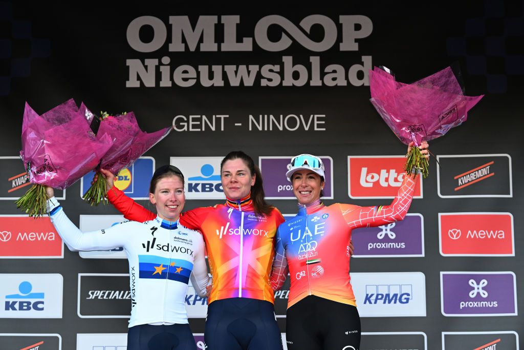 Regardez en direct Omloop Het Nieuwsblad 2026 – Flux et chaînes TV à ne pas manquer !