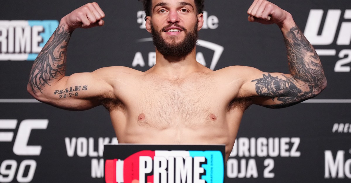 Survivant d'une opération du cerveau, il fait ses débuts à l'UFC de Houston !