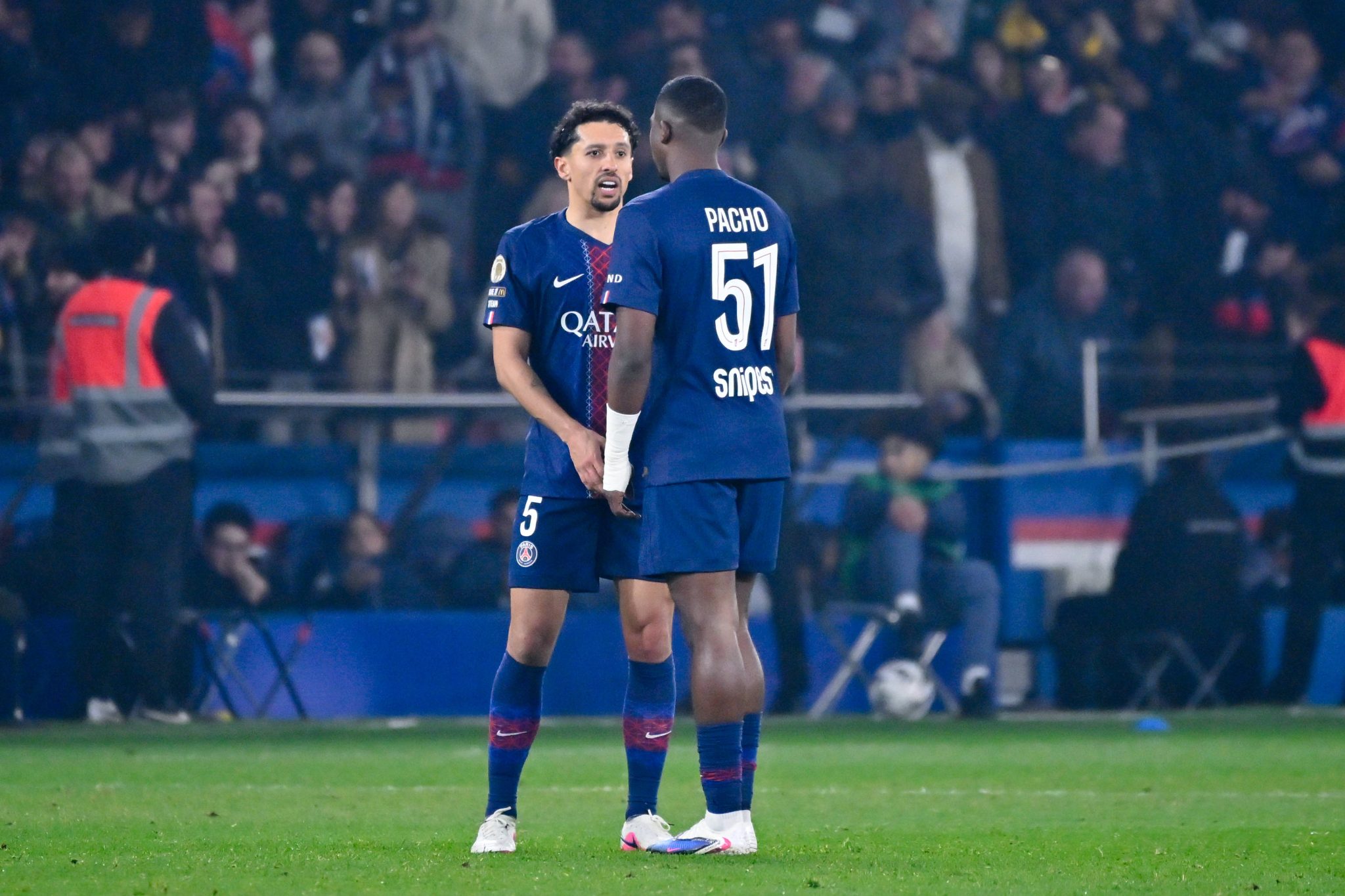Marquinhos et Pacho lors d'un match du PSG