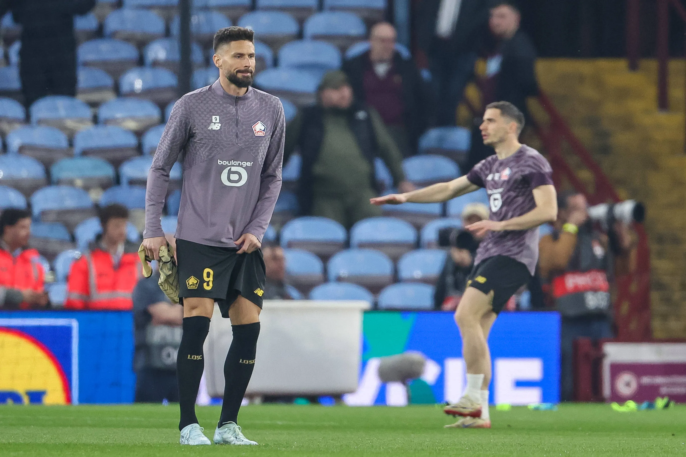 Olivier Giroud de Lille OSC lors de l'échauffement