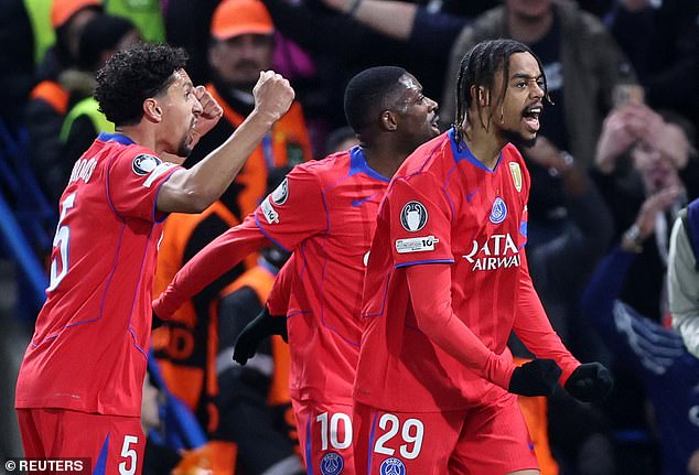 Le match entre le PSG et Lens a été reporté à la demande du PSG.