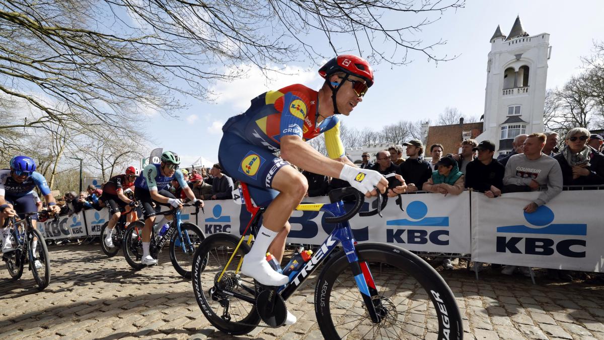 À Gand-Wevelgem, la bataille entre Milan, Ganna et Van der Poel se joue sur les champs de Flandre !