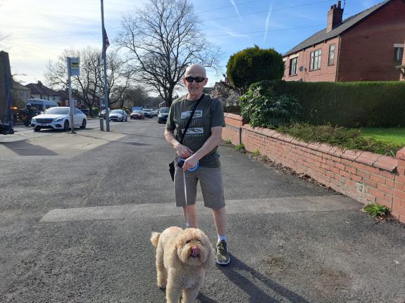 Nick Richardson et Bertie le chien