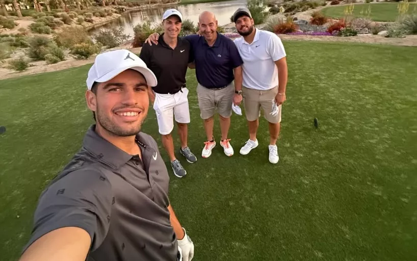 Carlos Alcaraz dévoile son tatouage et partage un moment de golf avec Djokovic et Zverev à Indian Wells !