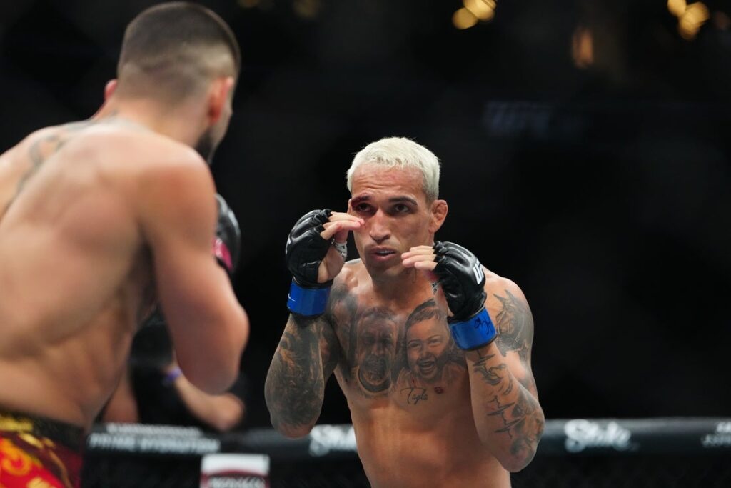 Charles Oliveira se concentre sur l'avenir avant UFC 326, sans regrets sur son premier combat contre Max Holloway !