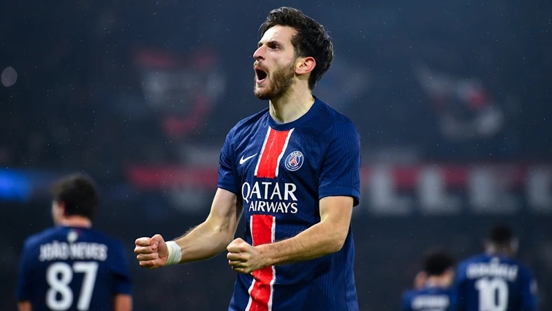 Le PSG refuse de céder Kvaratskhelia malgré les rumeurs d'intérêt d'Arsenal !