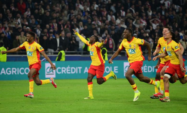 Lens avance en quart de finale de la Coupe de France après sa victoire contre Lyon aux tirs au but