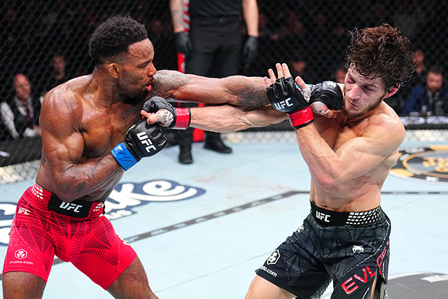 Lerone Murphy réagit après avoir revu le combat principal de l'UFC Londres !