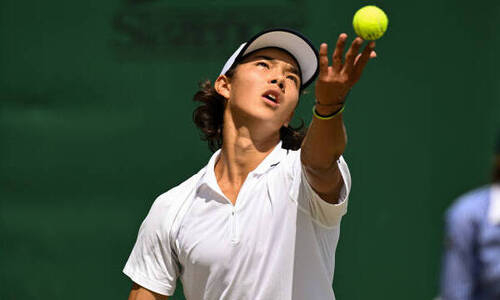 Un jeune prodige du tennis kazakh atteint les demi-finales d'un tournoi à 7 millions !